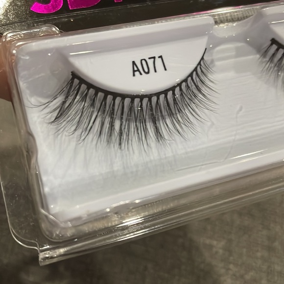 COPY - Ardell Edgy Accented Edges 410 & Laflare 3D French Lashes A071 Bundle - Picture 8 of 9